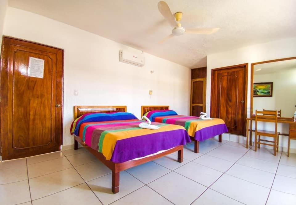 Hotel Martina’s Puerto Escondido  Buitenkant foto